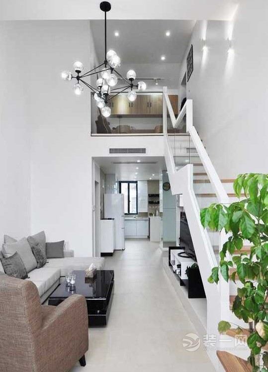 让客厅更有品味 珠海装修公司推荐复式挑高装修案例